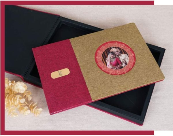 Heritage Majesty Collection: Detailed view of the Premium Ornato photo album.